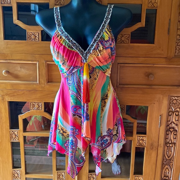 VENUS Tops - Venus party top. Gorgeous and sexy. Size S